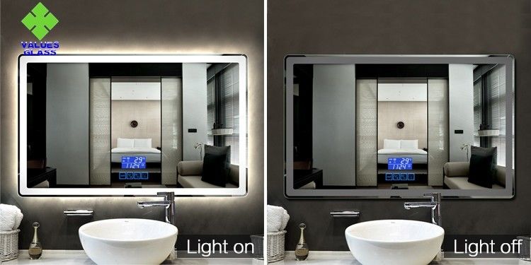 IP44 Derecelendirme LED Işıklı Banyo Aynası Duvara Montaj Gümüş Ayna Hammadde
